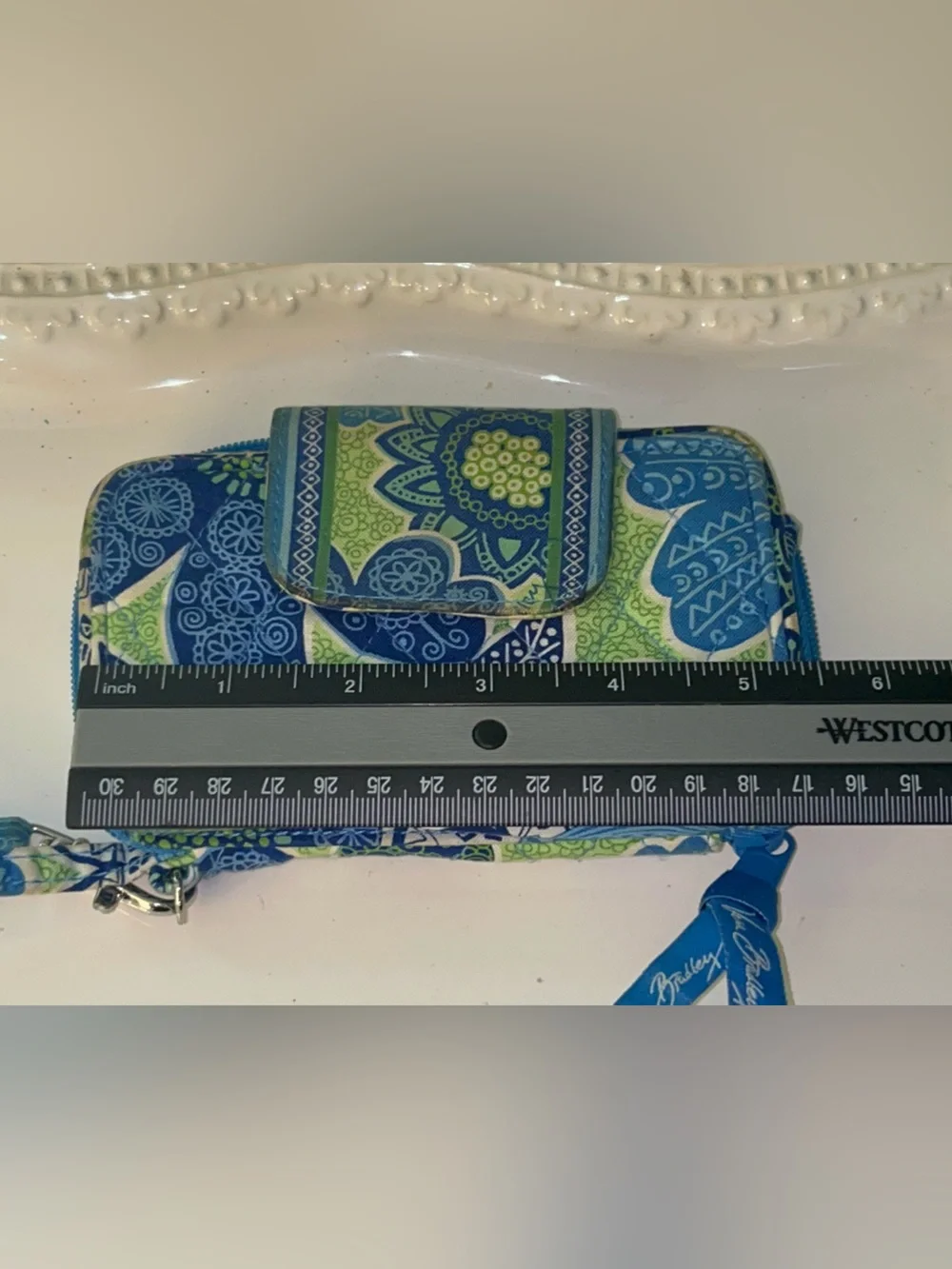 Vera Bradley Smartphone Wristlet in the Doodle Daisy pattern